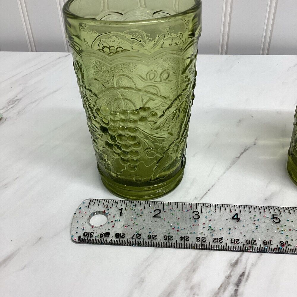 Vintage Avocado Green Tumblers Imperial Glass Grape Leaves scalloped top 70s-80 - Picture 4 of 7